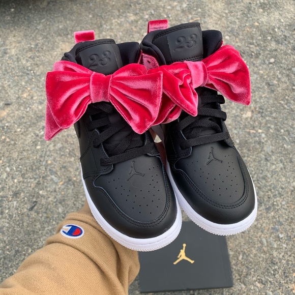 Nike Jordan 1 Mid “Velvet Bow” • Women’s Shoe - Picture 6 of 7